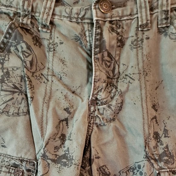 WRG Jean Co. Shorts, Olive-green with designs in black, Size 8R - Picture 4 of 14